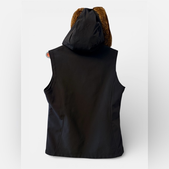 Marmot Women's Furlong Softshell Vest, black with a faux fur lined hood. Large. - Picture 5 of 6